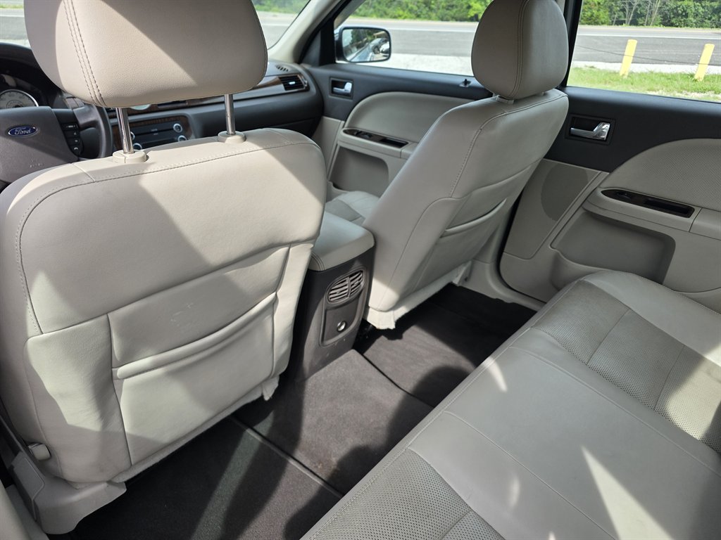2009 Ford Taurus Limited - Photo 11